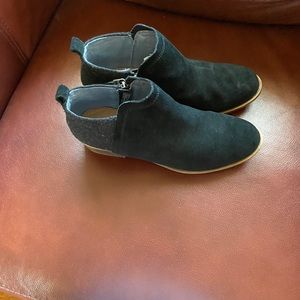 Very nice Toms water resistant boots